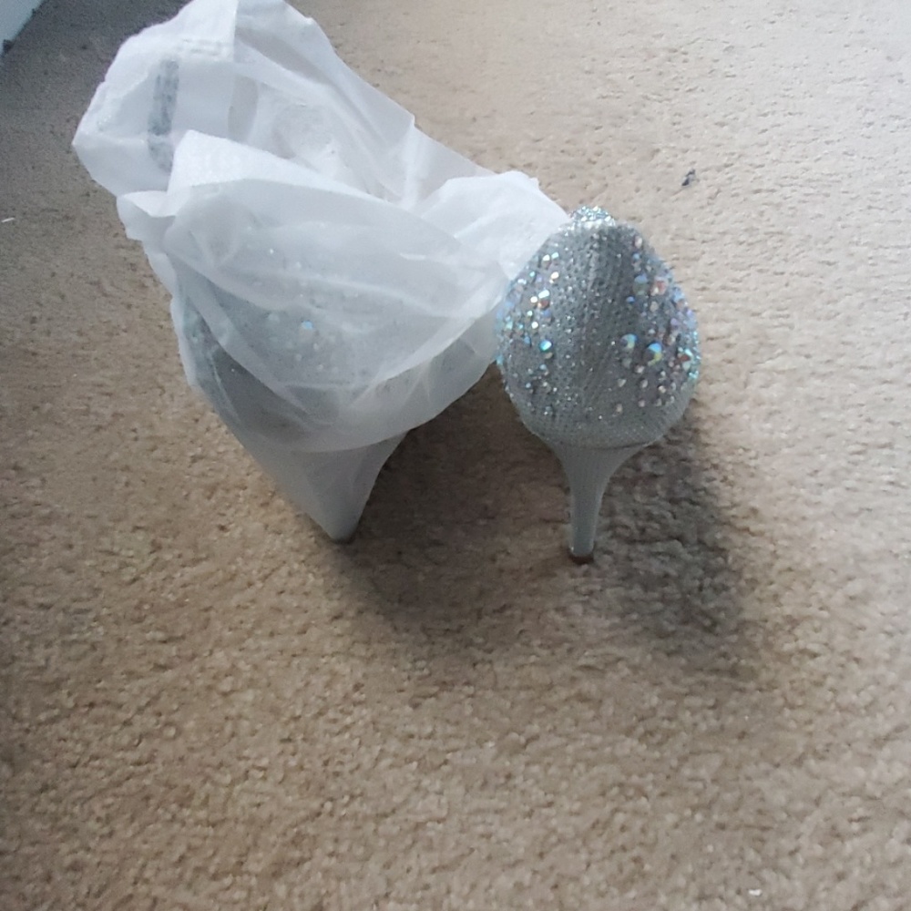 Shoes - Picture 3 of 4